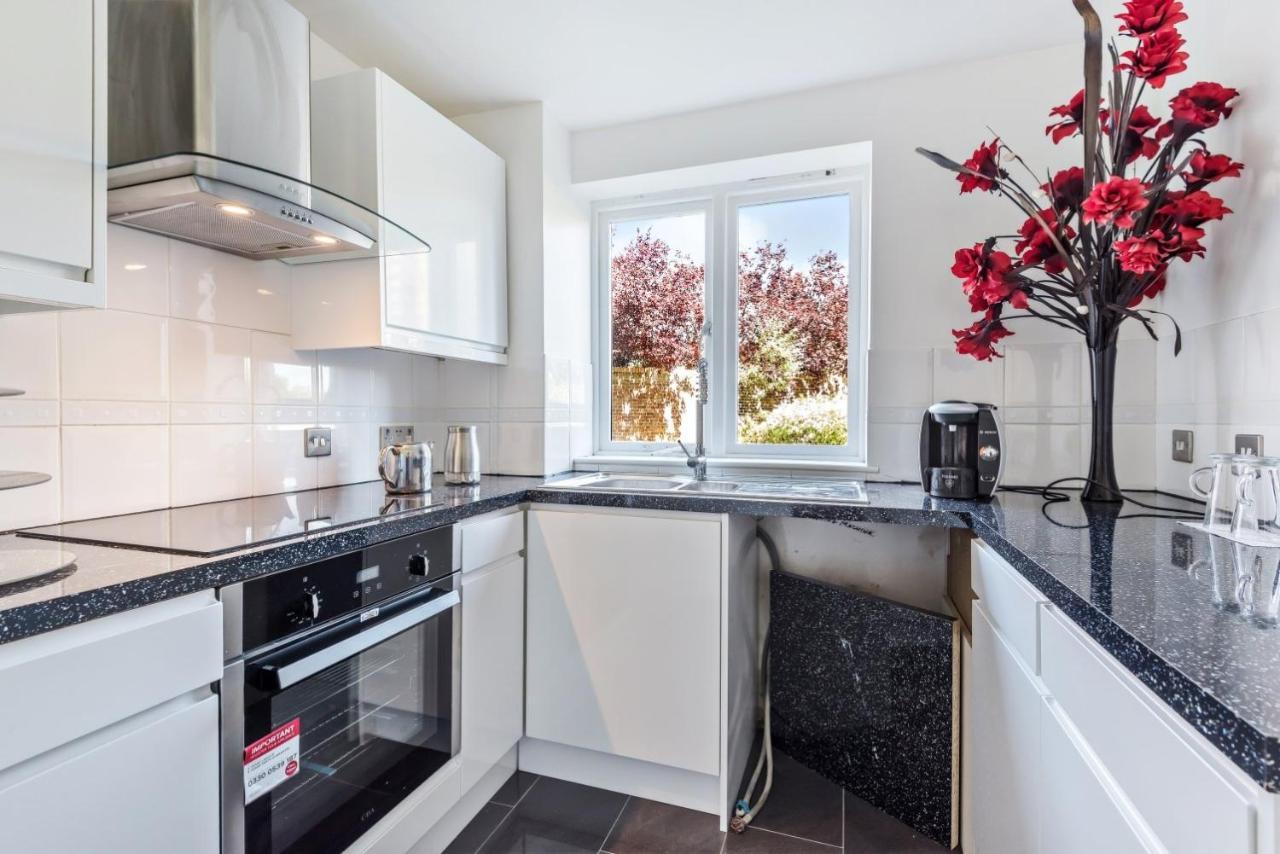 2 Bed Flat, Dedicated Workspace, Parking, 4Ktv Londres Exterior foto