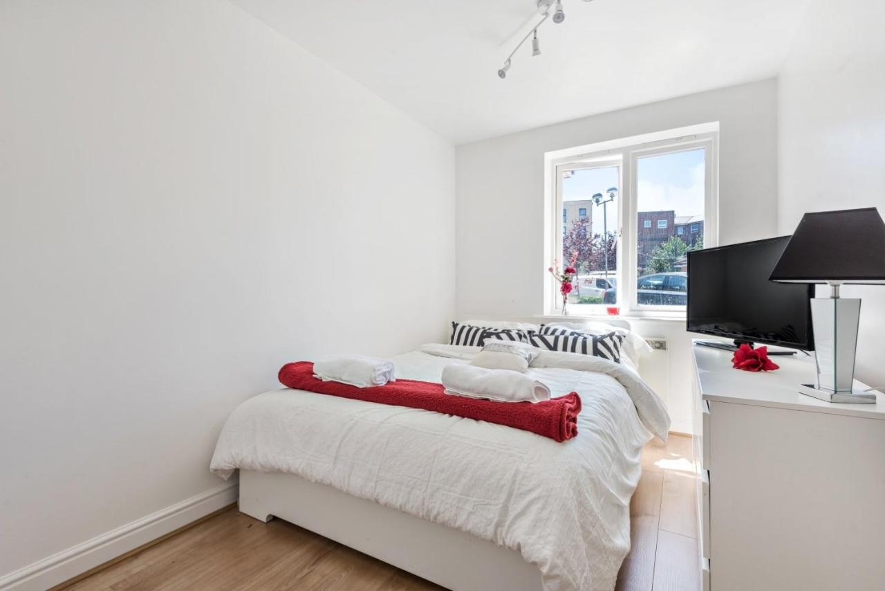 2 Bed Flat, Dedicated Workspace, Parking, 4Ktv Londres Exterior foto