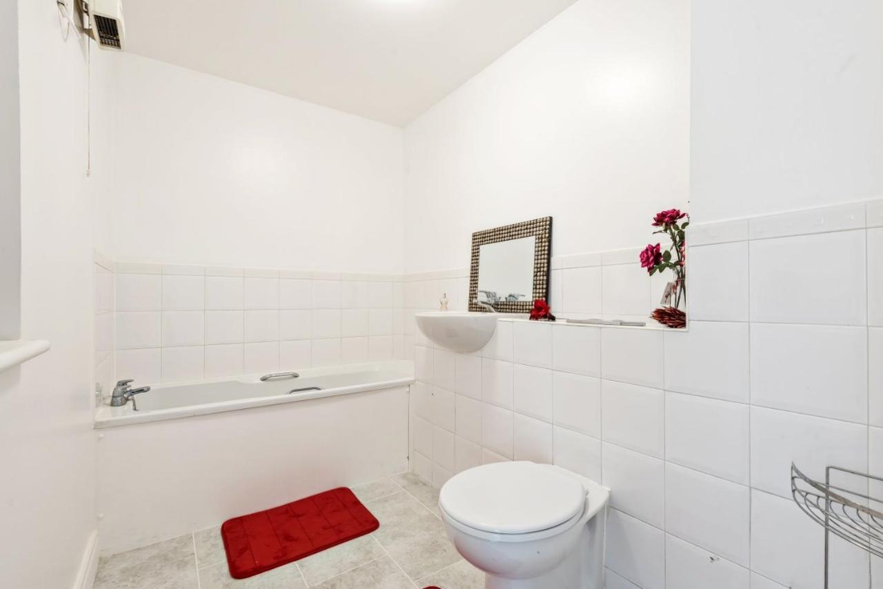 2 Bed Flat, Dedicated Workspace, Parking, 4Ktv Londres Exterior foto