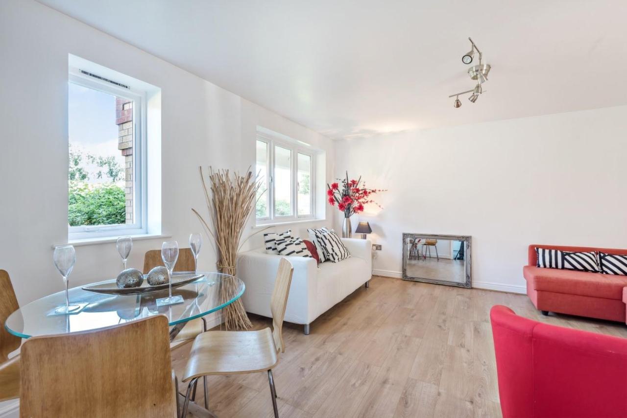 2 Bed Flat, Dedicated Workspace, Parking, 4Ktv Londres Exterior foto