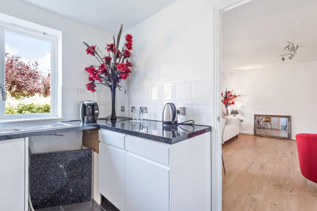 2 Bed Flat, Dedicated Workspace, Parking, 4Ktv Londres Exterior foto