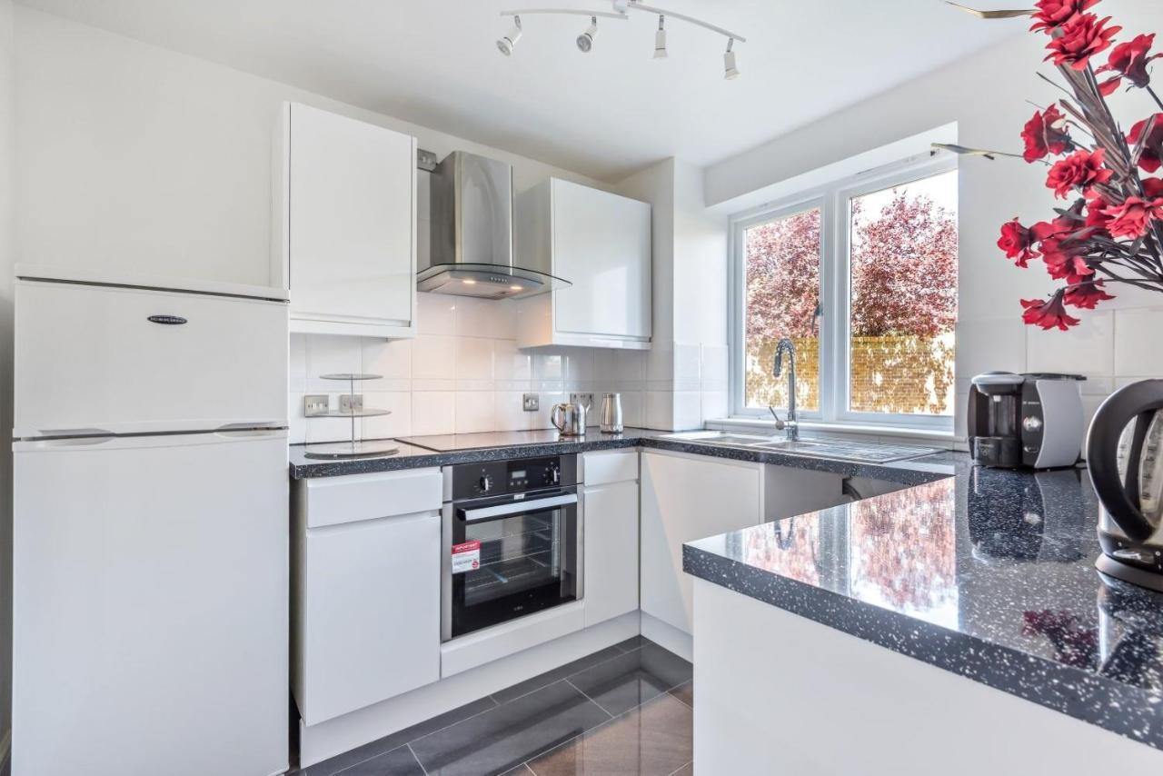 2 Bed Flat, Dedicated Workspace, Parking, 4Ktv Londres Exterior foto